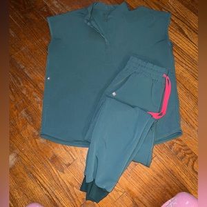 XS Hydro-green Rafaela top 
XS Hydro-green Zamora bottoms 
  Set 💲5️⃣8️⃣